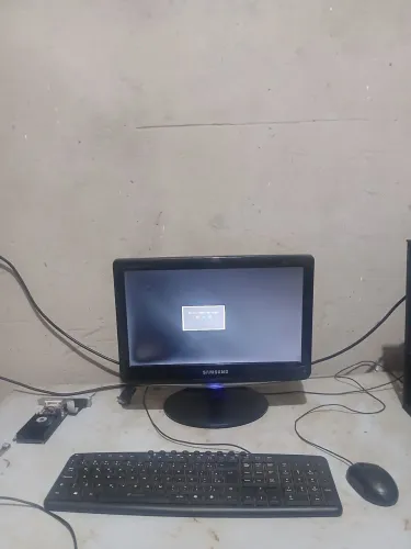 Monitor Samsung B1630N 15,6" VGA Widescreen - Usado