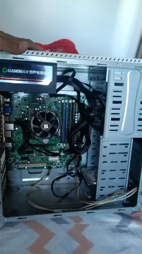 Computador i3 10 GB de RAM 
