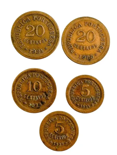 Cinco moedas antigas de Portugal