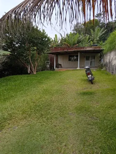 Alugo casa em terreno sozinha.