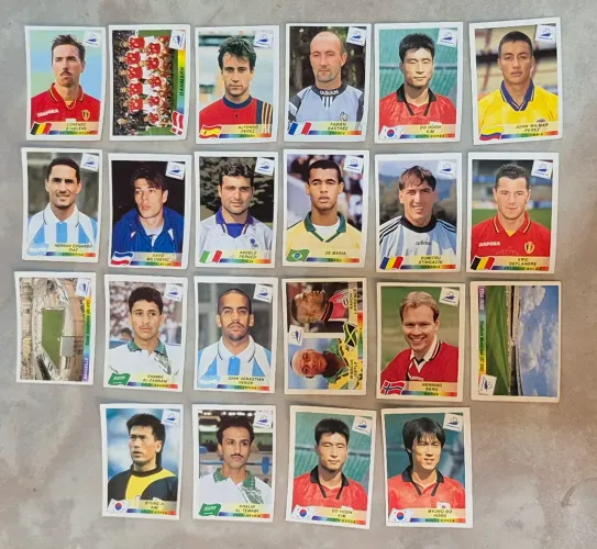 CAMPEONATO FUTEBOL FRANCE 98 LOTE COM 22 FIGURINHAS CROMO DO ÁLBUM PANINI FRAÇA FUTEBOL 98
