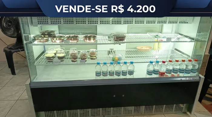 Vitrine Refrigerada para Doces e Bebidas - 3 Prateleiras - R$ 4.200