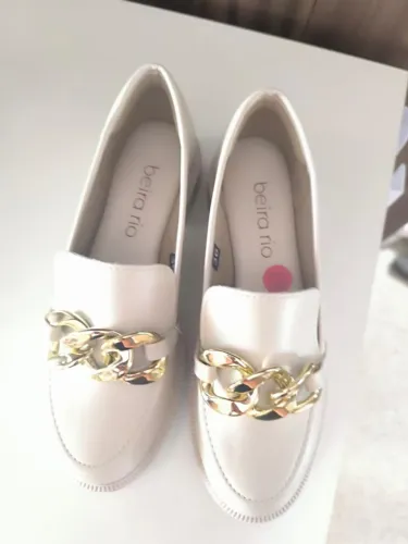 Mocassim Tratorado Off-White Beira Rio com Corrente - Tam 36