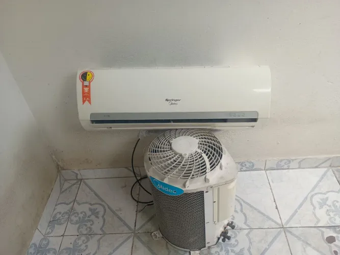 Split Springer de 12000 BTUs com instalação grátis e garantia de 06 meses