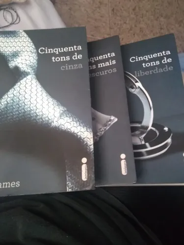 Triologia 50 Tons. (cinquenta tons de cinza, 50 tons mais escuros e 50 tons de liberdade)