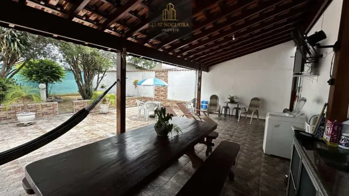 Casa à venda no Cripim em Pindamonhangaba, com 3 suítes, espaço gourmet com churrasqueira,