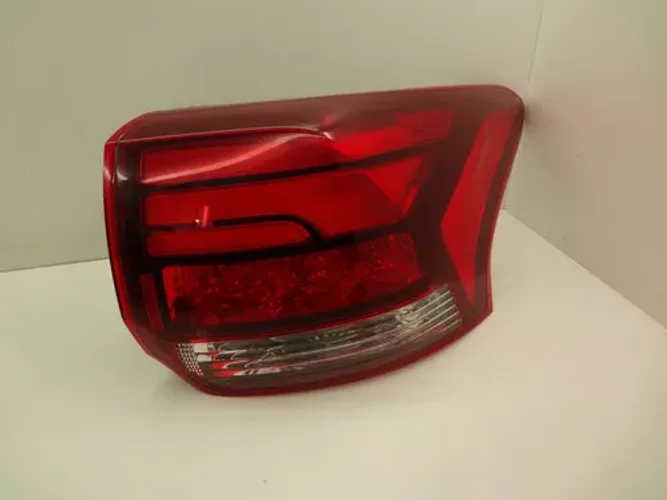 Lanterna Traseira Direita Mitsubishi Outlander 2.0 2016