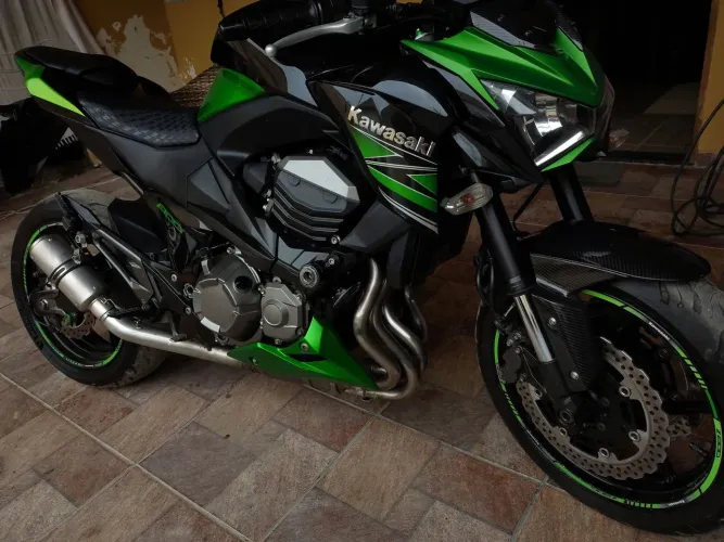Kawazaki Z800 novíssima com 28 mil km.