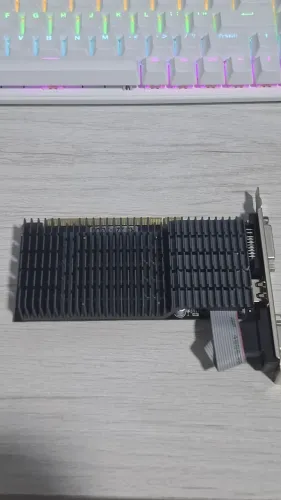 Placa de Vídeo R5 220 2gb ddr3