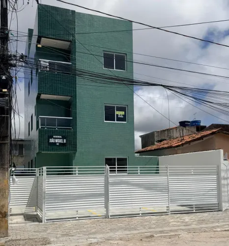 Apartamento de 02 quartos em Mangabeira