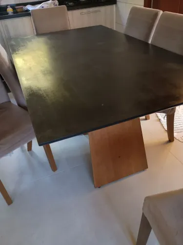 Vendo mesa com seis cadeiras