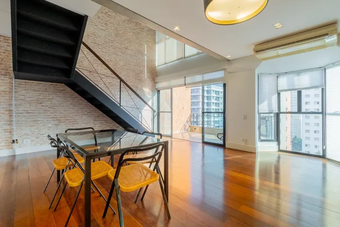 Duplex para venda em Pinheiros com 2 quartos, sendo 2 suítes, 132m²