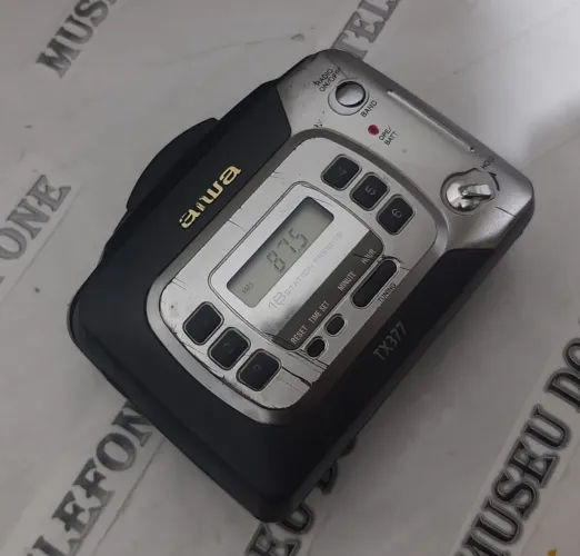Rádio antigo Aiwa walkman relíquia 