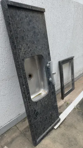 Vendo pia granito / suporte cooktop/ pedra separação área serviço ( granito verde Ubatuba)
