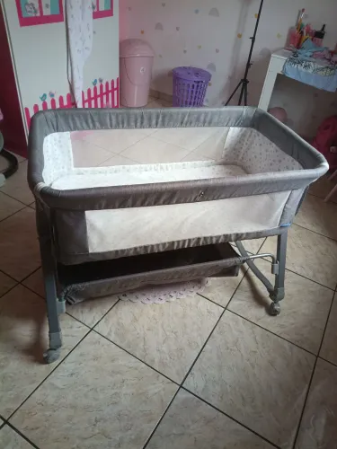 Berço portatil e cadeirinha de descanso 