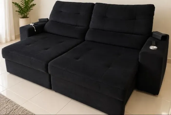 Sofá Retrátil e Reclinável Preto com Porta- Copos Espaçoso e Confortável