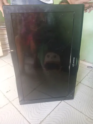 Televisão para retirada de peças