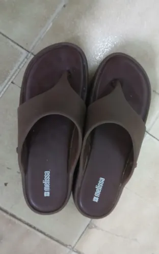 Melissa free plataform thong marrom e branca 