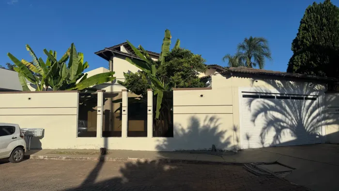 Alugo Casa em condomínio Jardim Botânico 