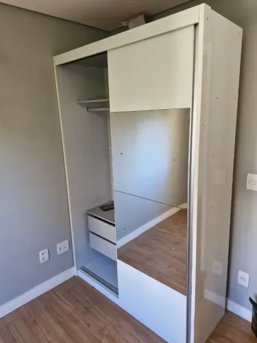 Guarda Roupa 2 portas com espelho + Rack de Televisão