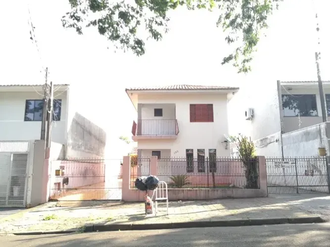 Casa Fundos com 03 quartos para locação com ótima localização no Jardim Alvorada