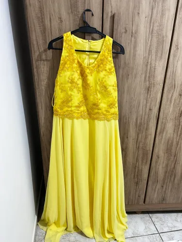 Vestido de festa amarelo longo
