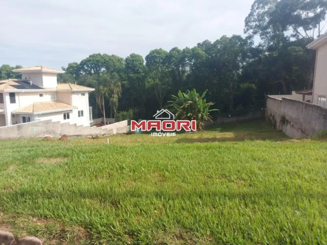 Terreno à venda no Condomínio Green Boulevard em Valinhos.