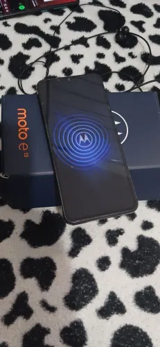 Celular Motorola moto E13