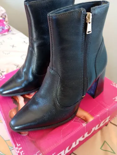 Vendo essa bota linda usada só uma vez