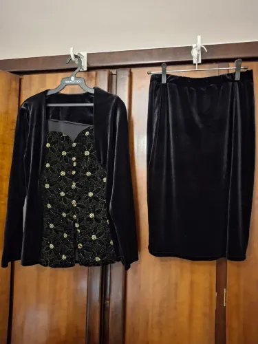 Conjunto de Casaco e saia midi