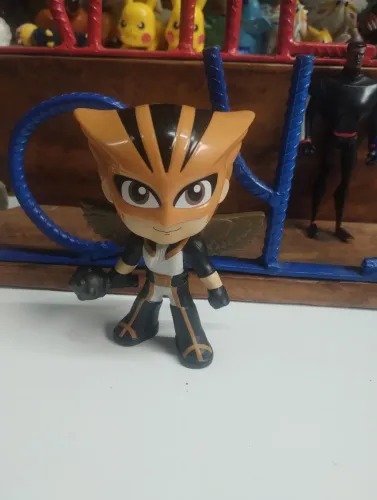 Menina falcão BK