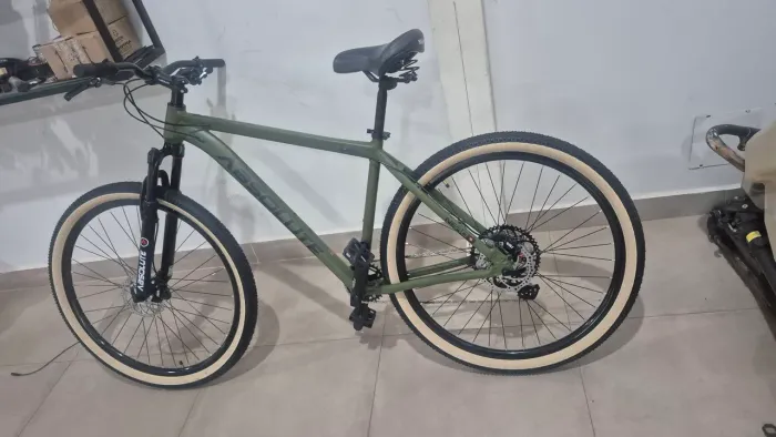 Bike nero 5 Absolute em excelente estado