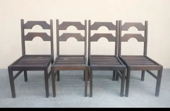 4 cadeiras de madeira maciça, rústica antiga para mesa de jantar