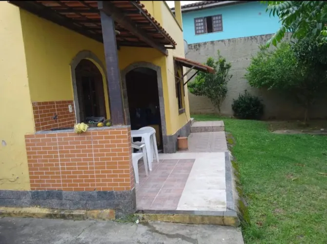 Casa para Locação em Araruama, Iguabinha, 1 dormitório, 2 banheiros, 5 vagas