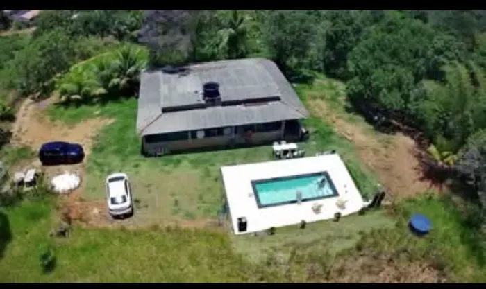 Sítio com piscina