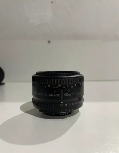 Três lentes nikon 