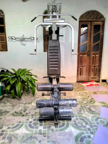 Estacão de musculação multifuncional residencial