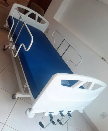 Cama Hospitalar e Cadeira de banho/transporte