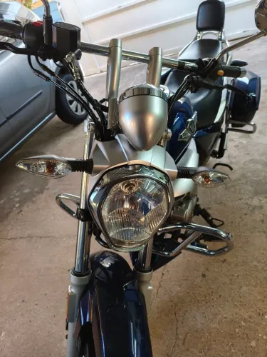 Vendo moto impecável