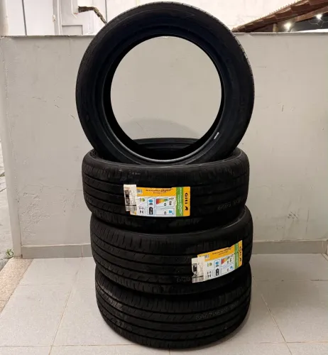 Jogo de Pneus 235 50 R19 NOVO