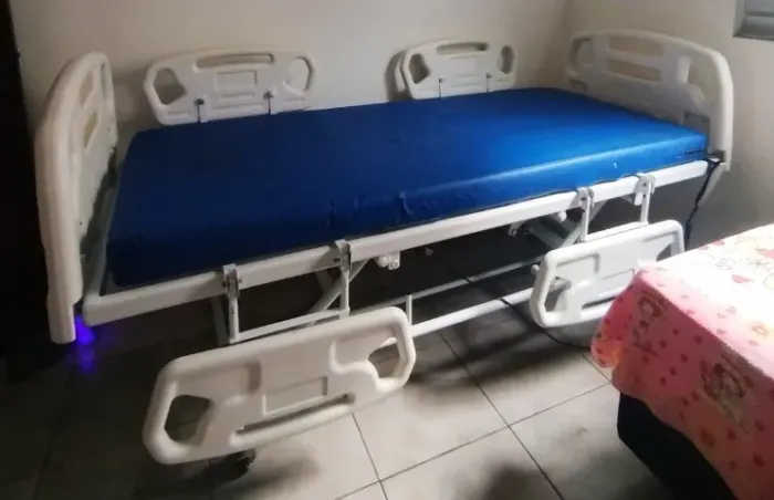 Vendo Cama hospitalar semi nova 