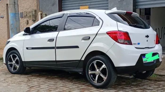 Chevrolet Onix JOY Hatch 1.0 8V Flex Mec. 4P 2018