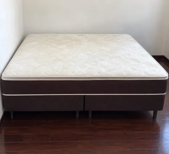 VENDO CAMA DE CASAL QUEEM