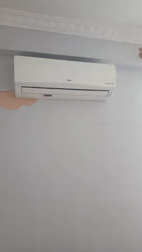ar-condicionado LG Split Inverter V de cor branca