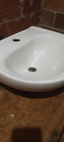 Lavatório semi-novo