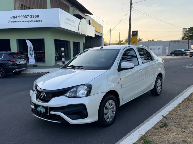 Toyota Etios X Sedan 1.5 Flex 16V 4P Mec. 2021
