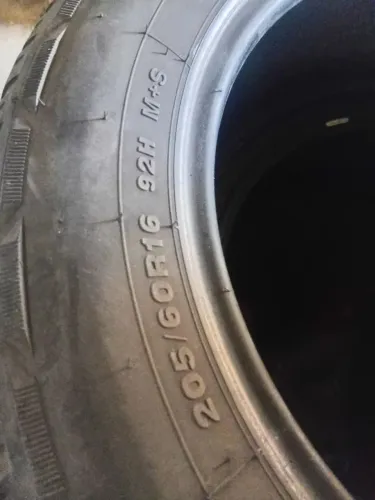 Vendo dois pneus 60 R16