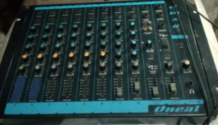 Mesa de Som Oneal OMX 8 Analógica em Excelente estado!