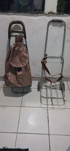 Carrinhos para compra usados em bom estado 
