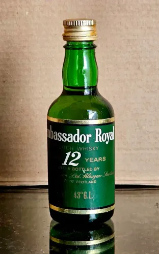 Miniatura Scotch Ambassador 12 / 50 ml em vidro. Colecionadores e apreciadores. Desde 1987